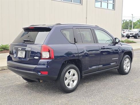 Used 2014 Jeep Compass Latitude FWD image 3