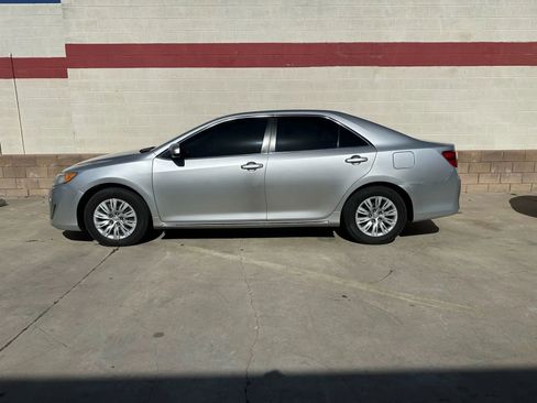 Used 2014 Toyota Camry LE image 4