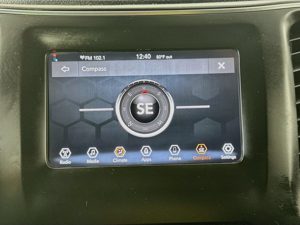Used 2019 Jeep Cherokee Latitude w/ Popular Appearance Group FWD image 19