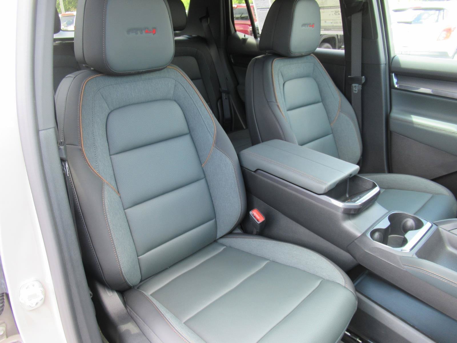 New 2027 GMC Terrain AT4 w/ Convenience Package III AWD/4WD image 9