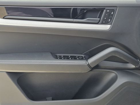 Certified 2025 Porsche Cayenne Coupe AWD/4WD image 22