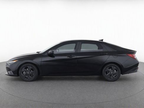 Used 2023 Hyundai Elantra SEL w/ Cargo Package FWD image 3