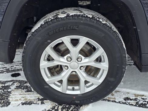 Used 2023 Jeep Grand Cherokee L Limited image 36