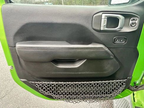 Used 2018 Jeep Wrangler Unlimited Sahara image 12