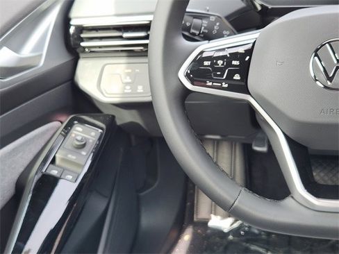 New 2025 Volkswagen ID.4 Pro image 25