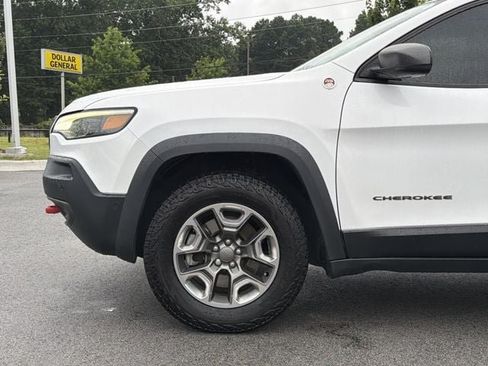 Used 2019 Jeep Cherokee Trailhawk AWD/4WD image 9