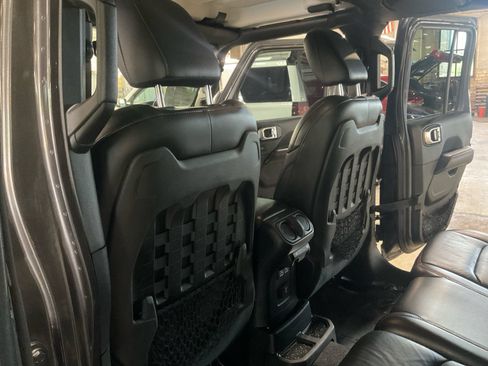 Used 2018 Jeep Wrangler Unlimited Rubicon AWD/4WD image 24