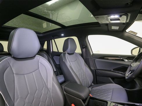 New 2026 Volkswagen Tiguan SEL R-Line image 16