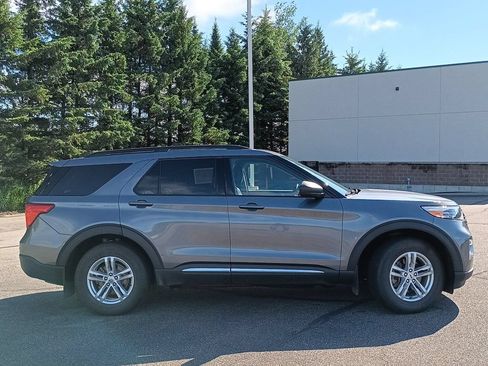 Used 2022 Ford Explorer XLT w/ Equipment Group 202A AWD/4WD image 24
