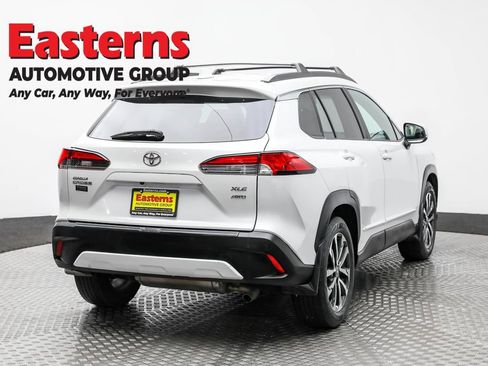 Used 2022 Toyota Corolla Cross XLE w/ Convenience Package image 5