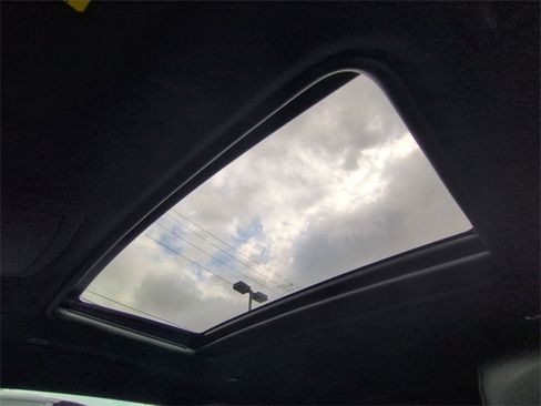 Used 2023 Dodge Challenger R/T w/ Plus Package image 17