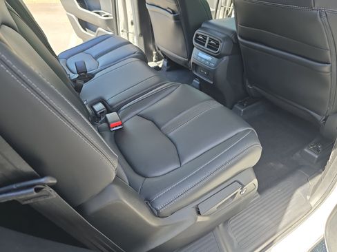 Used 2025 Honda Pilot EX-L image 11