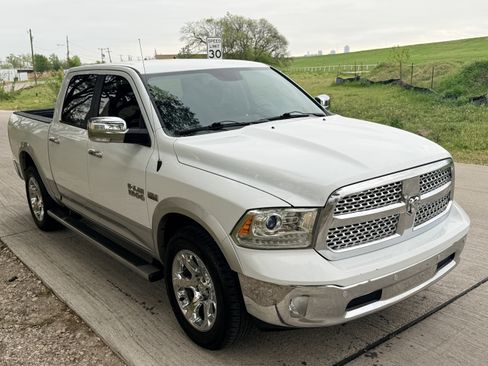 Used 2015 RAM 1500 Laramie w/ Convenience Group image 10