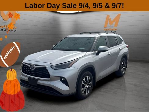 Used 2023 Toyota Highlander XLE AWD/4WD image 1