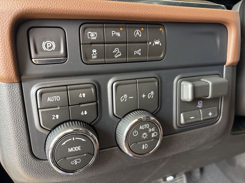 New 2026 Chevrolet Tahoe High Country AWD/4WD image 16
