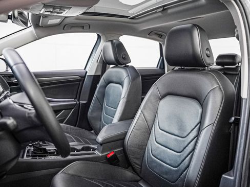 Used 2019 Volkswagen Jetta SEL Premium image 11