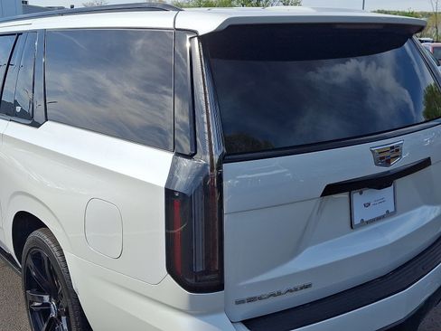Used 2025 Cadillac Escalade ESV Sport Platinum w/ LPO, Floor Liner Package AWD/4WD image 12