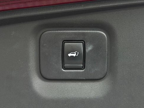 Used 2018 Nissan Pathfinder SL w/ SL Premium Package FWD image 16