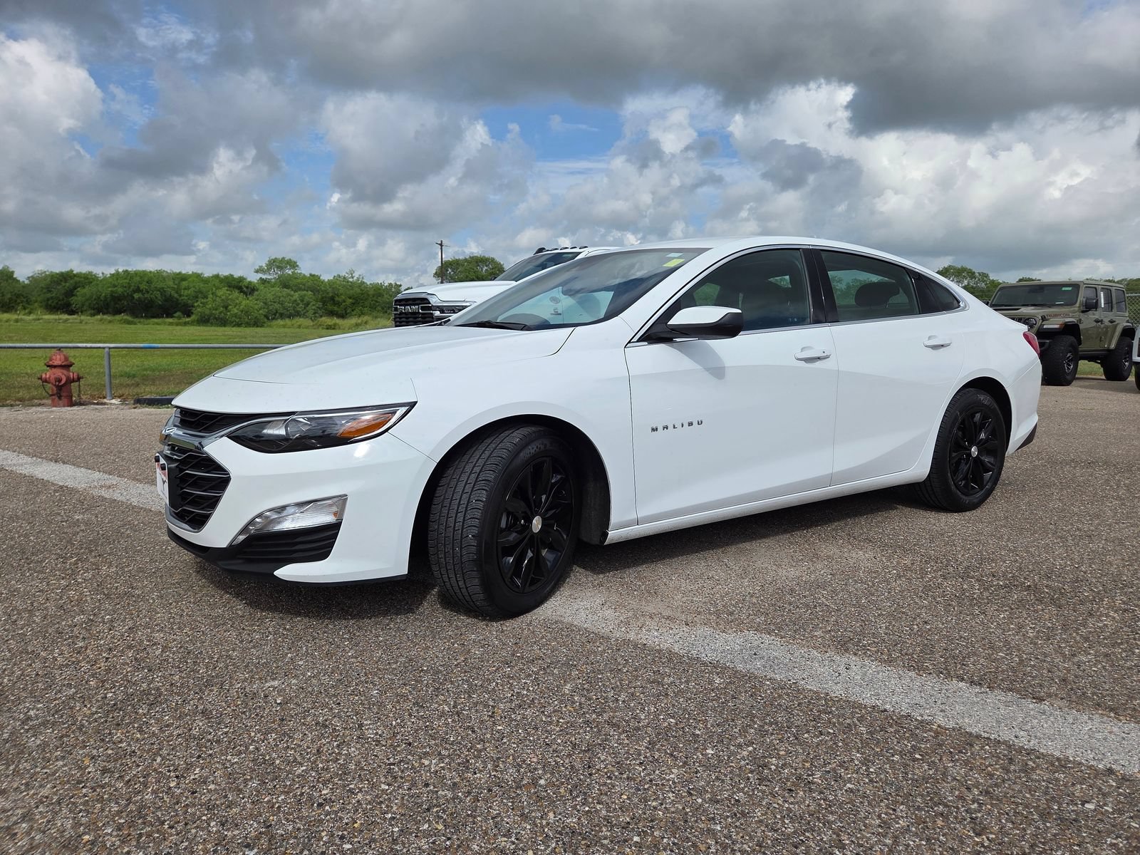 Used 2024 Chevrolet Malibu LT FWD image 3
