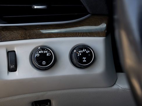 Used 2020 Cadillac Escalade Premium Luxury AWD/4WD image 30
