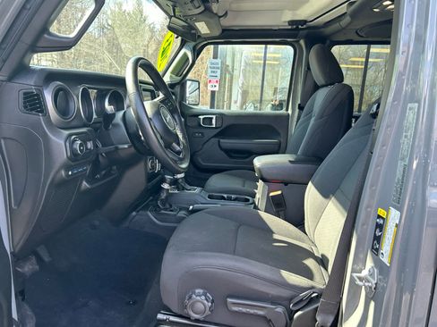 Used 2023 Jeep Wrangler Unlimited w/ Cold Weather Group image 19