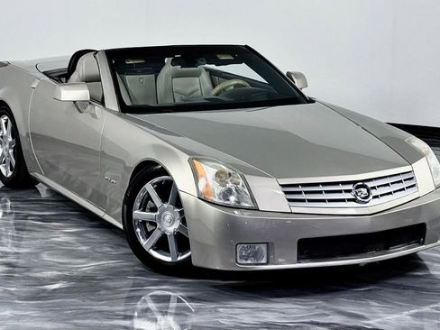 Used 2006 Cadillac XLR RWD image 3