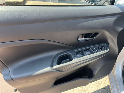 Used 2025 Nissan Versa SV FWD image 18