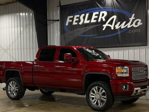 Used 2018 GMC Sierra 2500 Denali w/ Duramax Plus Package AWD/4WD image 5
