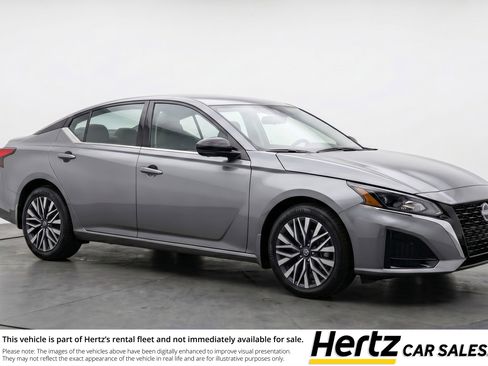 Used 2025 Nissan Altima 2.5 SV FWD image 1