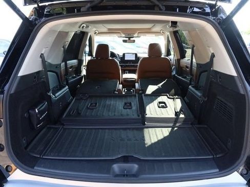 Certified 2025 Nissan Pathfinder Platinum FWD image 9