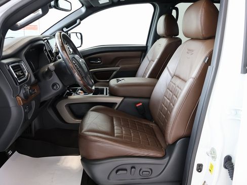 Used 2021 Nissan Titan Platinum Reserve w/ Moonroof Package image 13