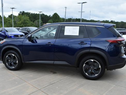 Used 2025 Nissan Rogue SV image 8