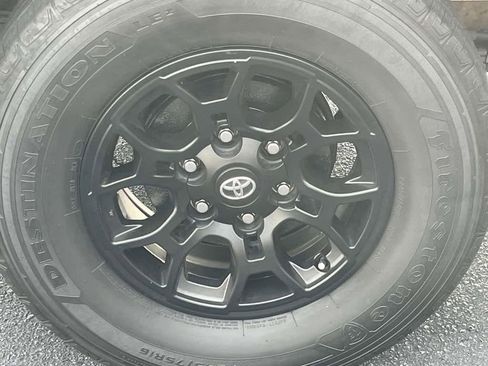 Used 2021 Toyota Tacoma SR5 image 11