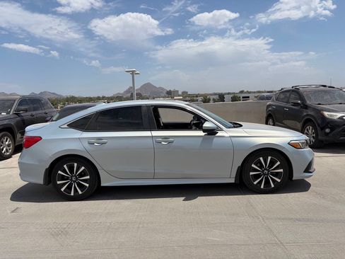 Used 2022 Honda Civic EX image 3