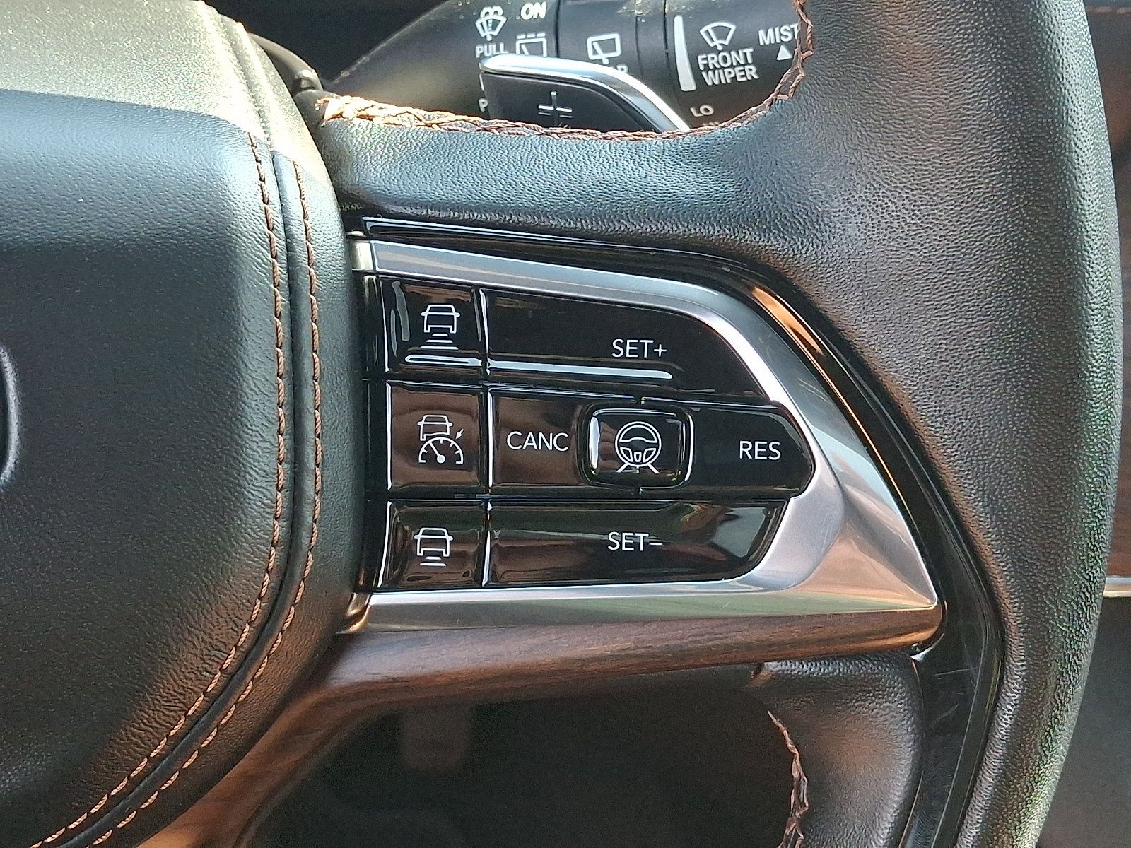 Used 2023 Jeep Grand Cherokee Summit AWD/4WD image 24