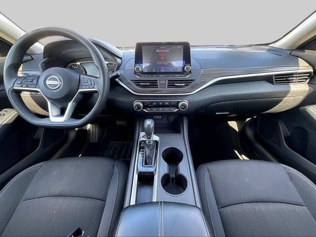 Used 2025 Nissan Altima 2.5 SV FWD image 9