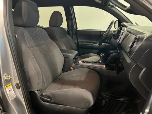 Used 2016 Toyota Tacoma TRD Off-Road image 33