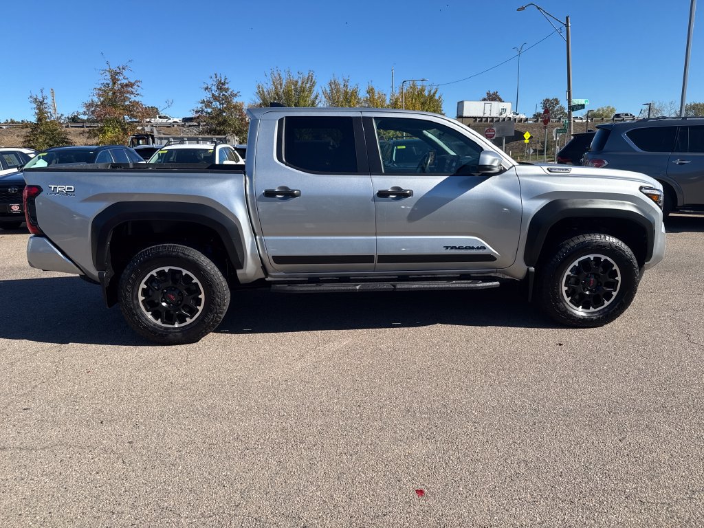 Used 2026 Toyota Tacoma TRD Off-Road AWD/4WD image 9