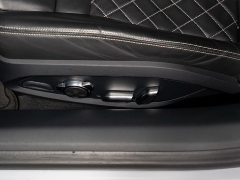 Used 2017 Audi R8 V10 plus w/ Full Leather Package image 96