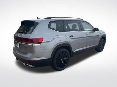 New 2026 Volkswagen Atlas SE image 2