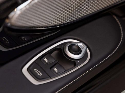 Used 2025 Aston Martin DB12 Convertible image 35