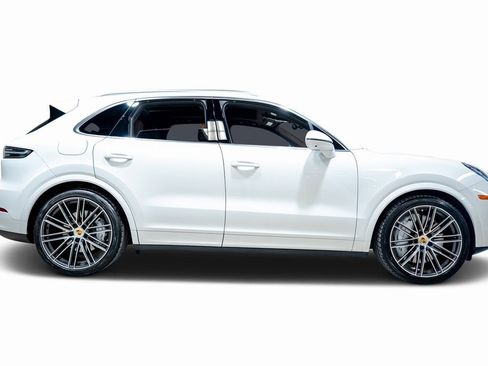 Used 2021 Porsche Cayenne Turbo image 15