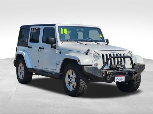 Used 2014 Jeep Wrangler Unlimited Sahara w/ Dual Top Group AWD/4WD image 6