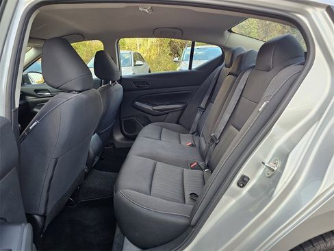 Used 2024 Nissan Altima 2.5 SV image 16