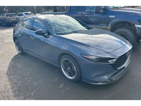 Used 2021 MAZDA MAZDA3 Hatchback w/Premium Plus Pkg image 2