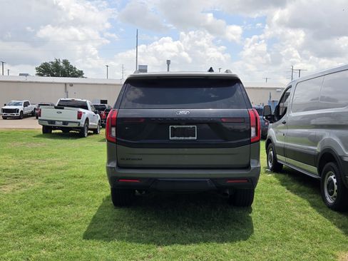 Used 2025 Ford Expedition Platinum w/ Stealth Appearance Package AWD/4WD image 5