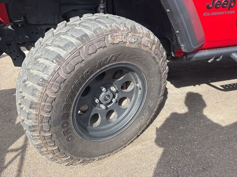 Used 2020 Jeep Gladiator Sport w/ Quick Order Package 24S image 3