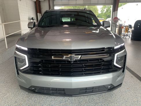 Used 2025 Chevrolet Suburban RST w/ Comfort Package RWD image 2