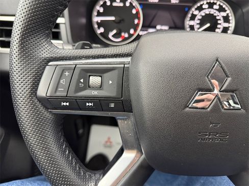 Used 2024 Mitsubishi Outlander SE image 33