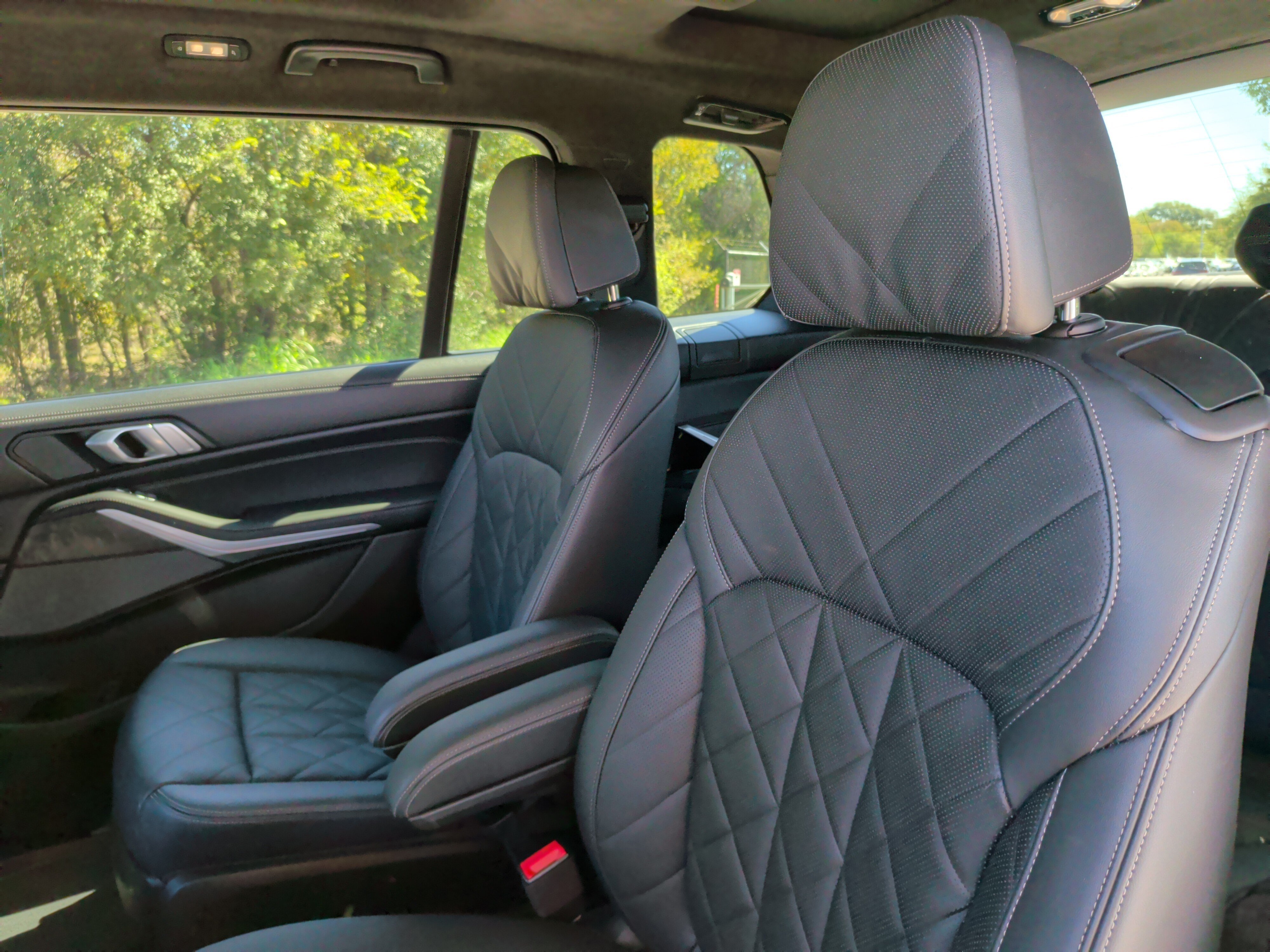 Used 2023 BMW X7 xDrive40i w/ M Sport Package AWD/4WD image 38
